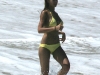 Jessica_Alba_yellow_bikini_candids0005_122_555lo.jpg