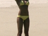 Jessica_Alba_yellow_bikini_candids0011_122_785lo.jpg