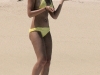 Jessica_Alba_yellow_bikini_candids0015_122_924lo.jpg