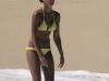 Jessica_Alba_yellow_bikini_candids0016_122_904lo.jpg