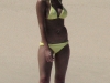 Jessica_Alba_yellow_bikini_candids0019_122_942lo.jpg