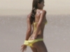 Jessica_Alba_yellow_bikini_candids0057_122_624lo.jpg